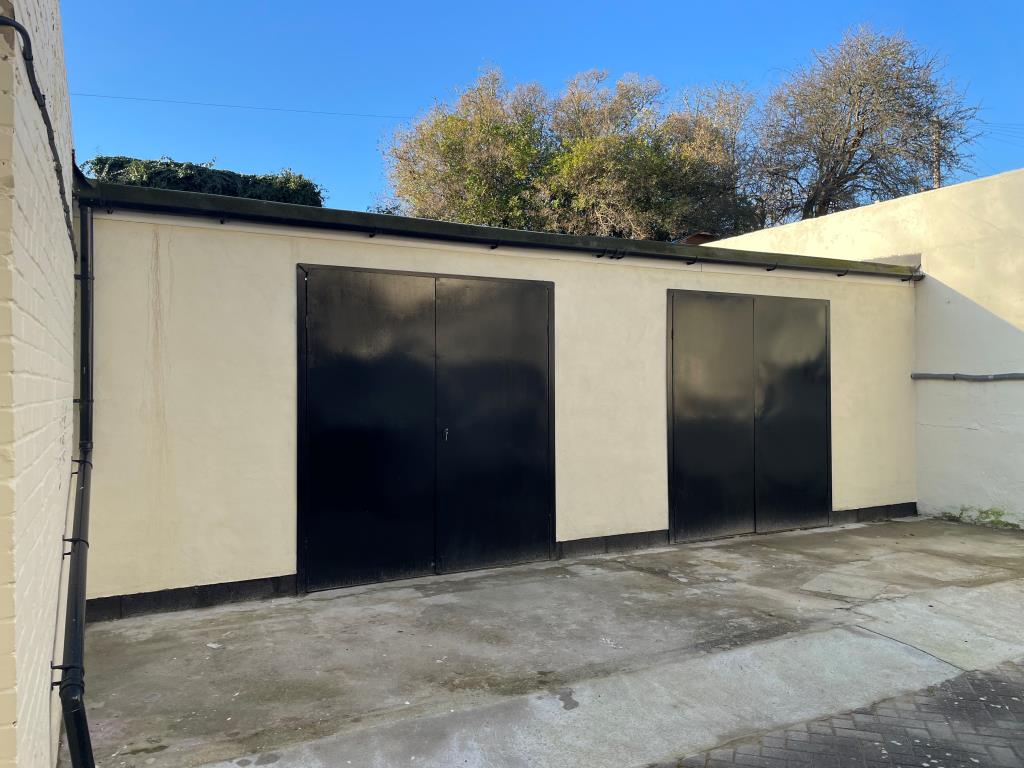 Lot: 123 - LARGE GARAGE WITH GROUND RENT INVESTMENT - Detached garage